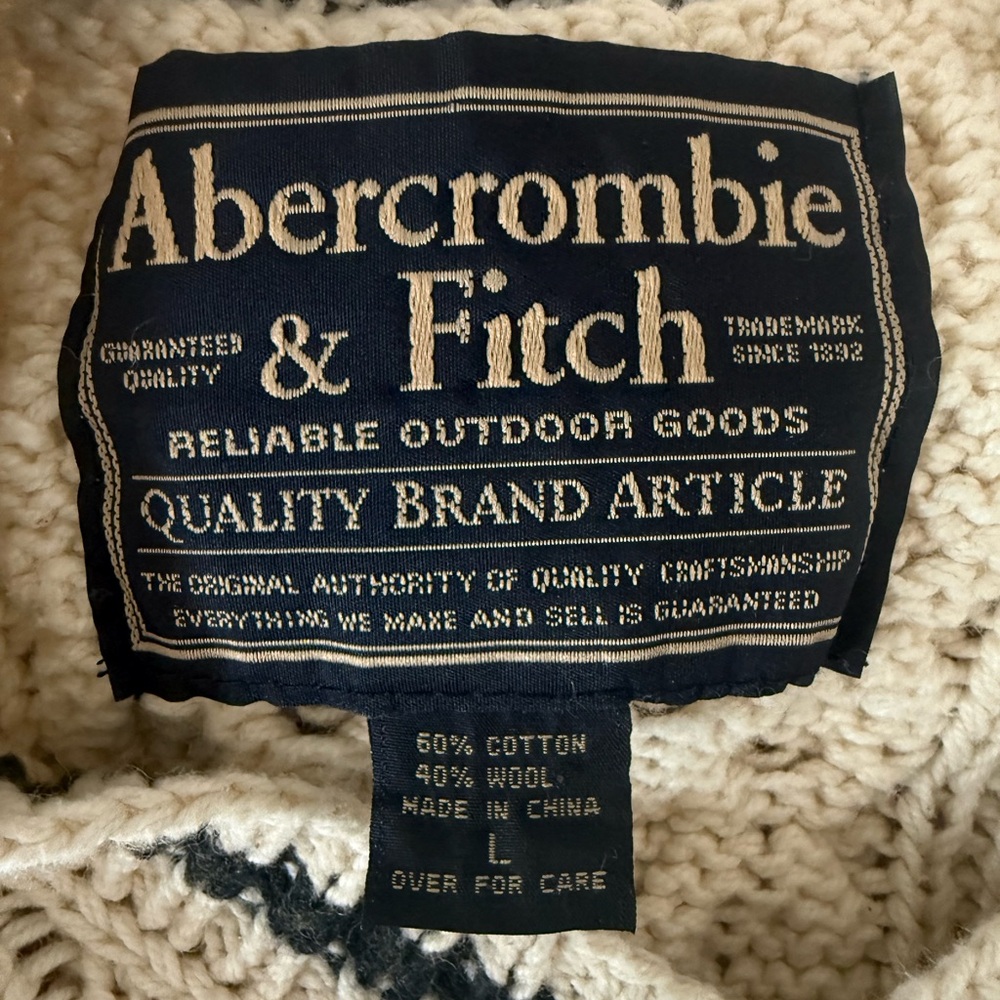 Abercrombie & Fitch Cable Knit V-Neck Sweater - Cream - Picture 2 of 12